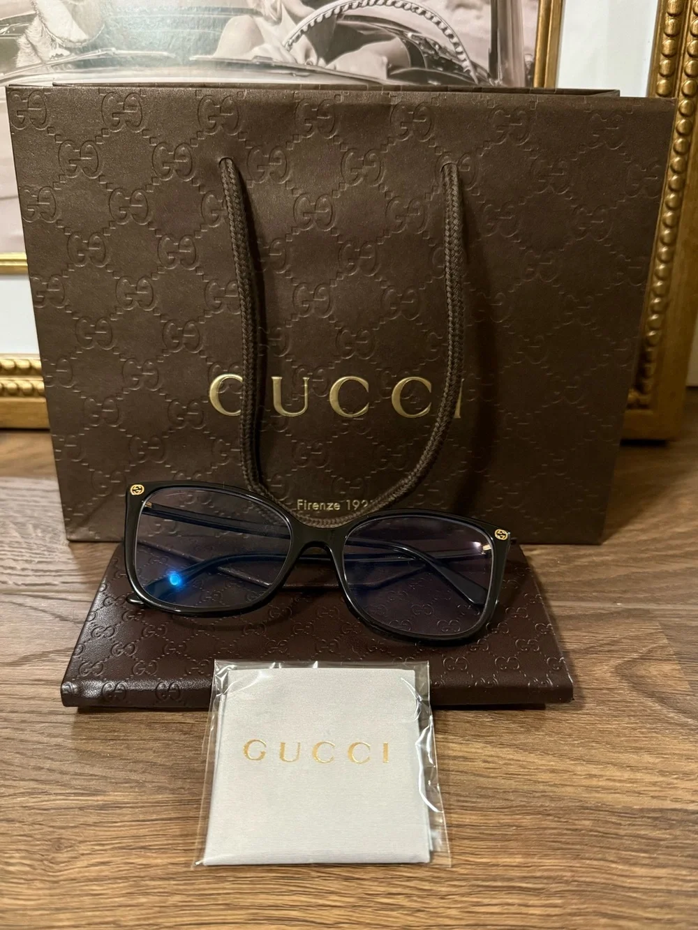 Gucci classic black